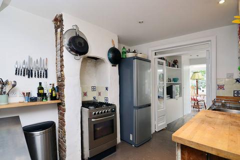 2 bedroom terraced house to rent, Shacklewell Lane, Dalston, London, E8