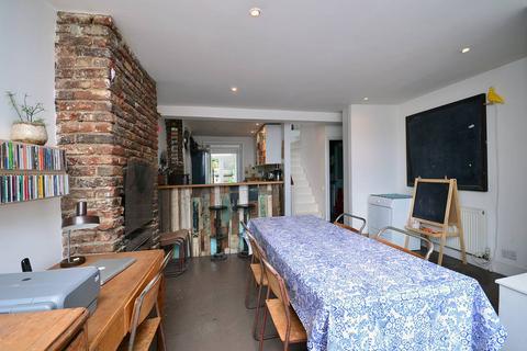 undefined, Shacklewell Lane, Dalston, London, E8