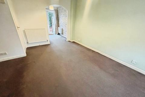 2 bedroom terraced house to rent, Greenacres Court, West Yorkshire WF10