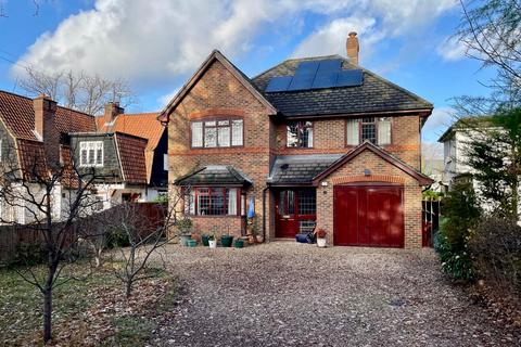 4 bedroom detached house for sale, Sycamore Road, FARNBOROUGH GU14