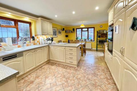 4 bedroom detached house for sale, Sycamore Road, FARNBOROUGH GU14