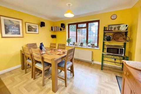 4 bedroom detached house for sale, Sycamore Road, FARNBOROUGH GU14