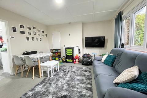 3 bedroom terraced house for sale, Goodden Crescent, FARNBOROUGH GU14