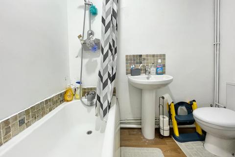 3 bedroom terraced house for sale, Goodden Crescent, FARNBOROUGH GU14