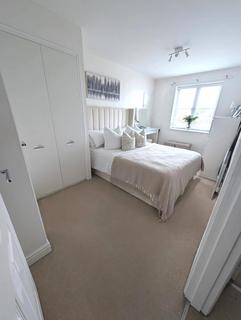 2 bedroom flat for sale, Cannons, Tonbridge TN9