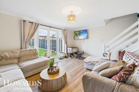 3 bedroom semi-detached house for sale, Cowslip Crescent, Lowestoft