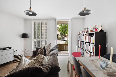 2 bedroom flat for sale, Maypole Court, Bow, E3