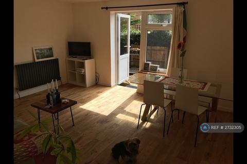 2 bedroom flat to rent, Hillery Close, London, SE17