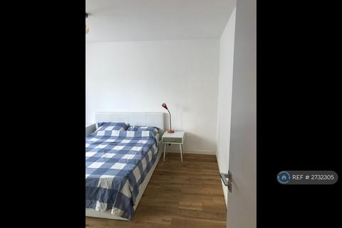 2 bedroom flat to rent, Hillery Close, London, SE17