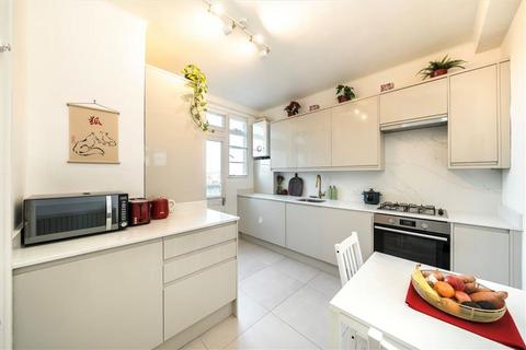 2 bedroom flat for sale, Blackheath Village, London SE3