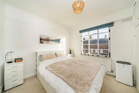 2 bedroom flat for sale, Blackheath Village, London SE3