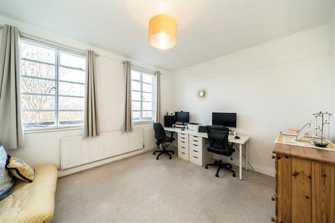 2 bedroom flat for sale, Blackheath Village, London SE3