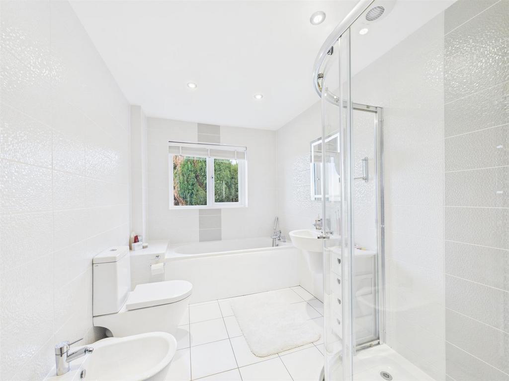 Bedroom One en-suite
