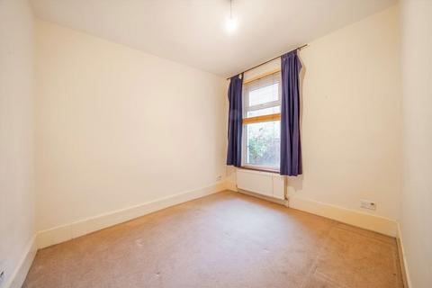 2 bedroom flat to rent, Haroldstone Road, London E17
