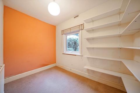 2 bedroom flat to rent, Haroldstone Road, London E17