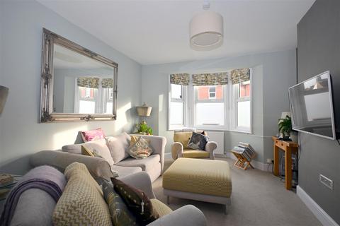 3 bedroom end of terrace house for sale, Latimer Road, Eastbourne