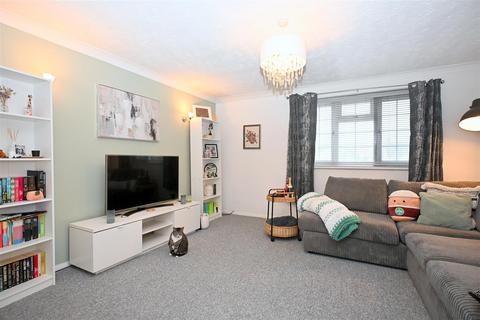 2 bedroom flat for sale, Albert Road, Polegate