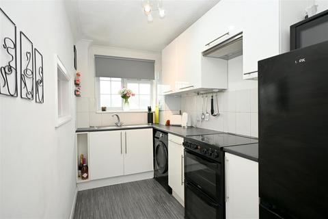 2 bedroom flat for sale, Albert Road, Polegate