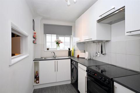 2 bedroom flat for sale, Albert Road, Polegate