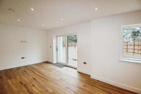 2 bedroom apartment to rent, Bickley Park Road, Bickley, Bromley
