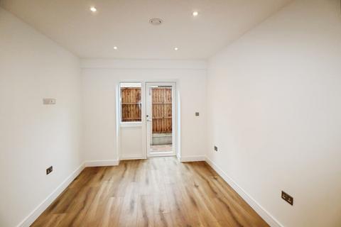 2 bedroom apartment to rent, Bickley Park Road, Bickley, Bromley
