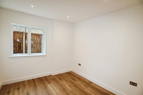 2 bedroom apartment to rent, Bickley Park Road, Bickley, Bromley