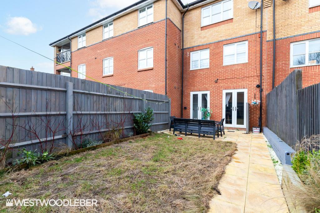 Plomer Avenue 14.jpg