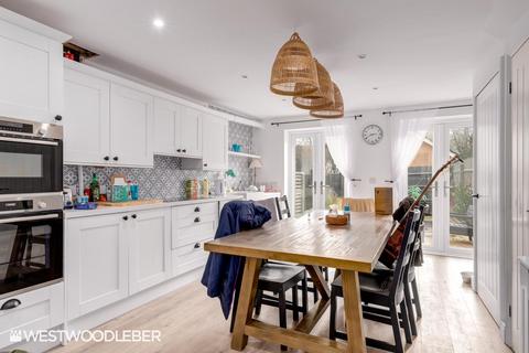 4 bedroom townhouse for sale, Plomer Avenue, Hoddesdon EN11