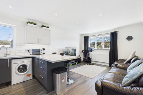2 bedroom flat for sale, Heath End Road, Tadley, RG26
