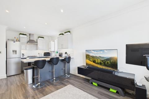 2 bedroom flat for sale, Heath End Road, Tadley, RG26