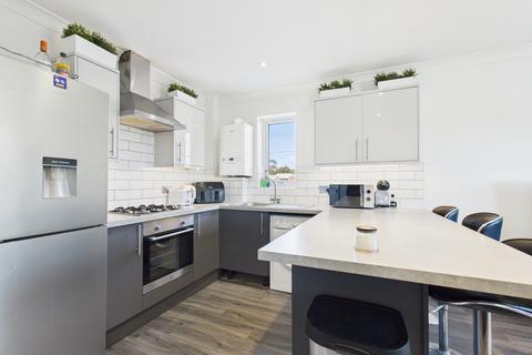 2 bedroom flat for sale, Heath End Road, Tadley, RG26