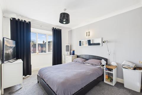 2 bedroom flat for sale, Heath End Road, Tadley, RG26
