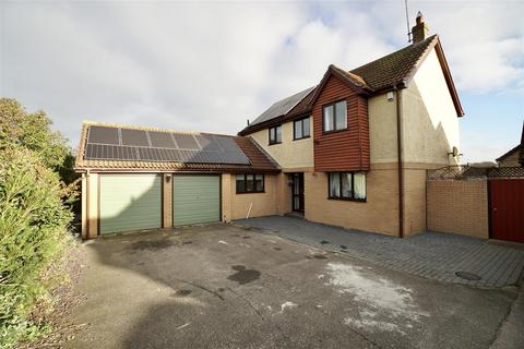4 bedroom detached house for sale, Longridge, Colchester