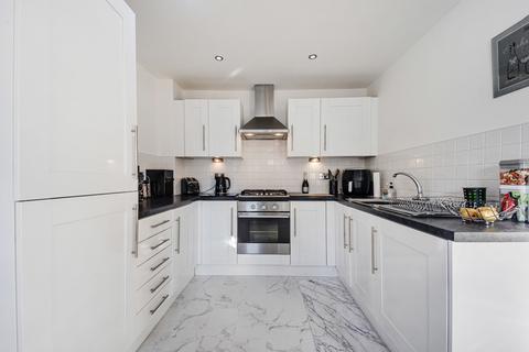 4 bedroom semi-detached house for sale, Iona Crescent, Widnes WA8