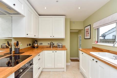 3 bedroom end of terrace house for sale, Weston Road, Rochester ME2