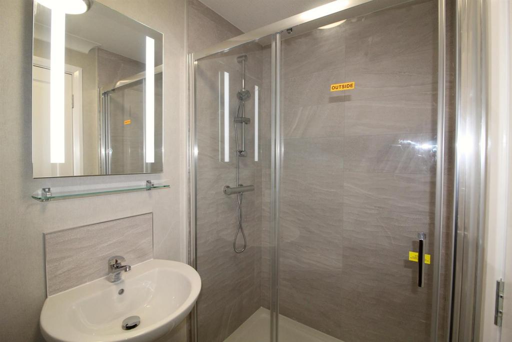 E Ensuite.jpg