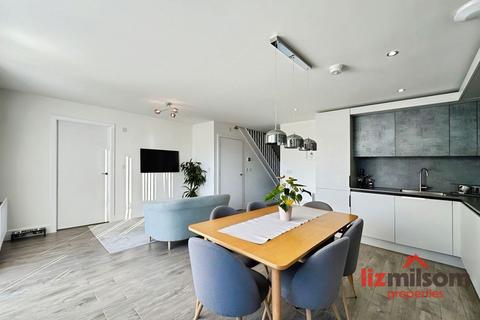4 bedroom detached house for sale, Sunstone Drive , Swadlincote  DE11