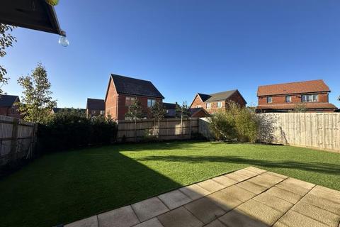 4 bedroom detached house for sale, Sunstone Drive, Swadlincote DE11