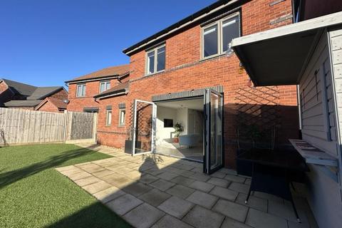 4 bedroom detached house for sale, Sunstone Drive, Swadlincote DE11
