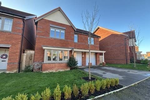 4 bedroom detached house for sale, Sunstone Drive, Swadlincote DE11