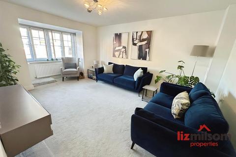 4 bedroom detached house for sale, Sunstone Drive, Swadlincote DE11