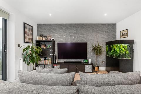 2 bedroom apartment for sale, Hartley Down, Purley CR8