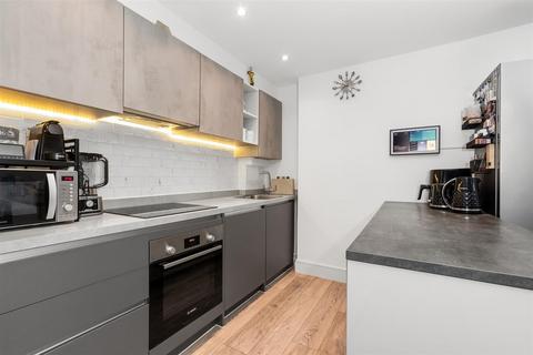 2 bedroom apartment for sale, Hartley Down, Purley CR8