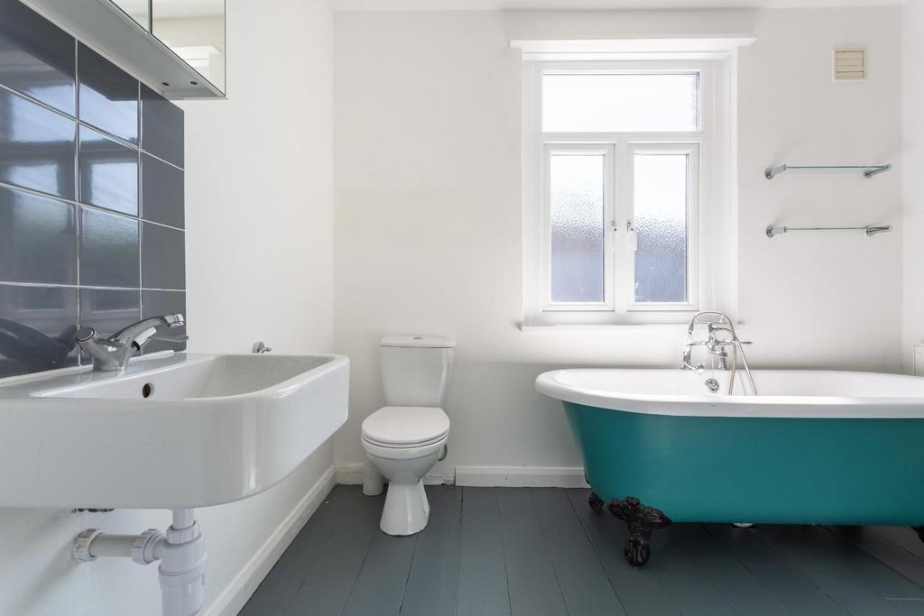 Bathroom (1).jpg