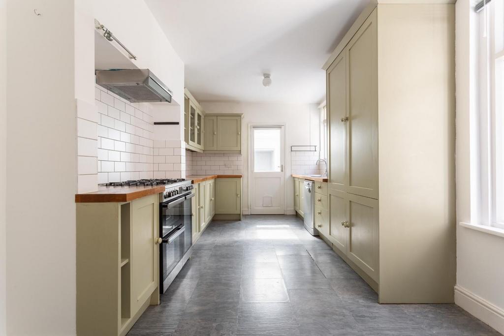 Kitchen (1).jpg