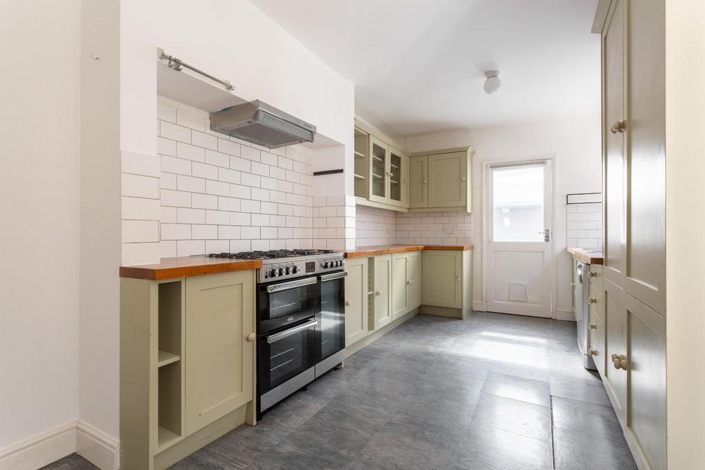 Kitchen (2).jpg
