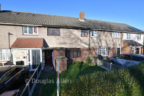 3 bedroom terraced house for sale, Thatches Grove, Romford, Essex
