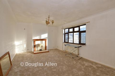 3 bedroom terraced house for sale, Thatches Grove, Romford, Essex