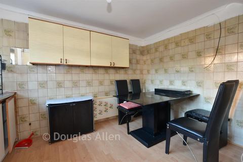 3 bedroom terraced house for sale, Thatches Grove, Romford, Essex