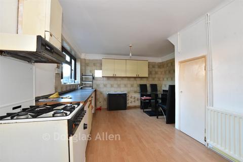 3 bedroom terraced house for sale, Thatches Grove, Romford, Essex